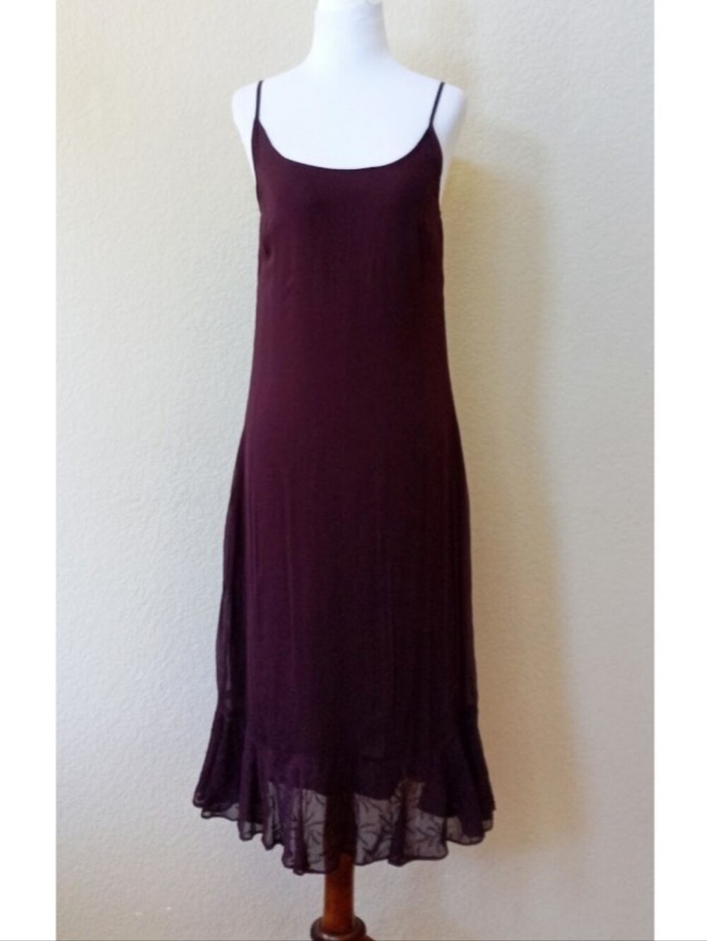 Nostalgia vintage rich plum color sleeveless midi dress